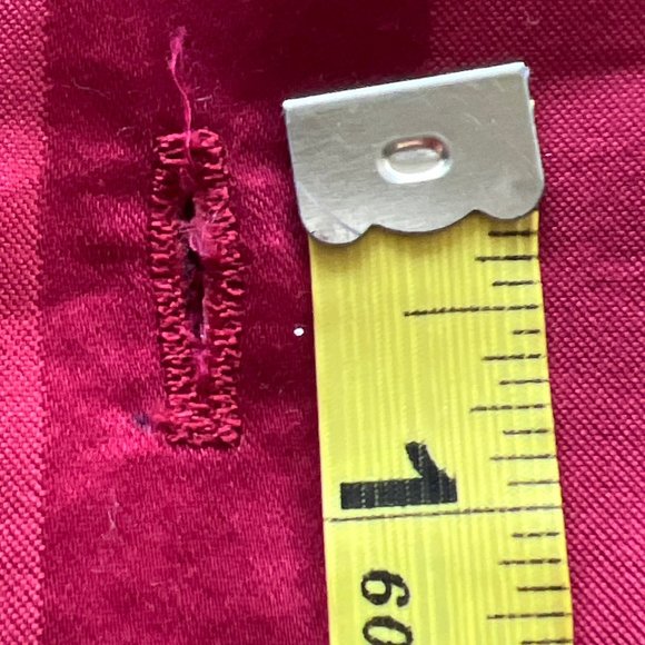 🌸4/$20🌸 Red drape/curtain panel - Picture 6 of 8